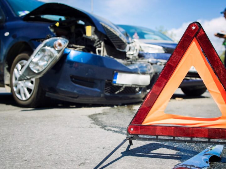 Tragiczny wypadek drogowy w pobliżu Kownatek: 18-latek nie żyje, 36-latka hospitalizowana